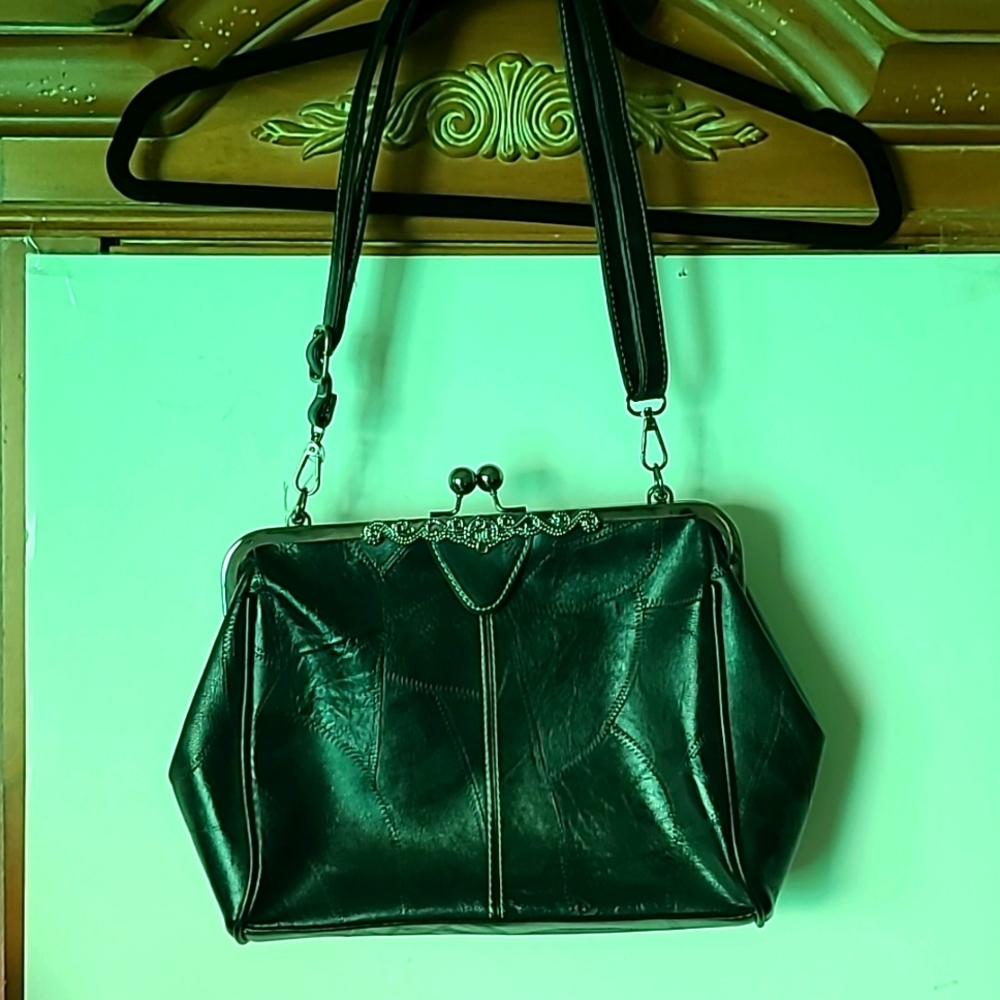 Vintage Kiss Lock PU Leather Crossbody